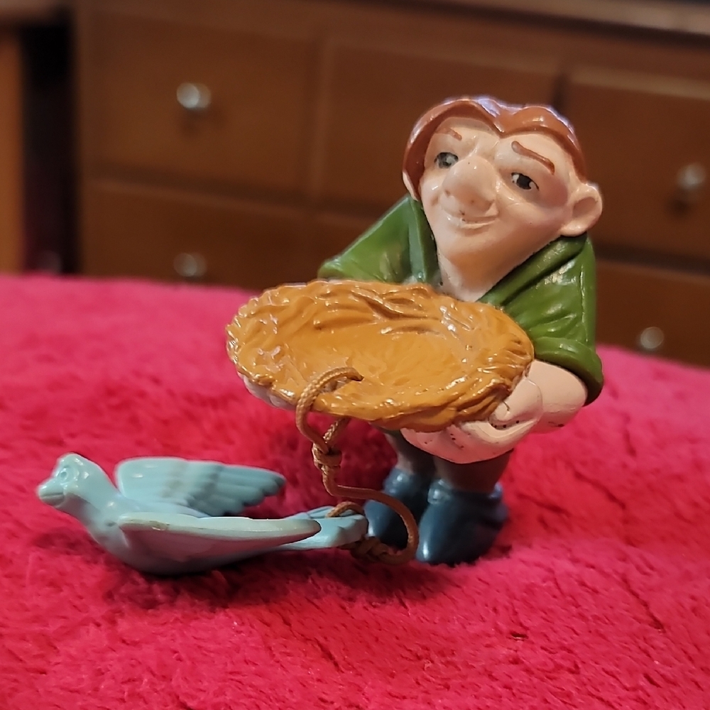 1997 Disney The Hunchback Of Notre Dame Quasimodo With Bird And Nest PVC Toy